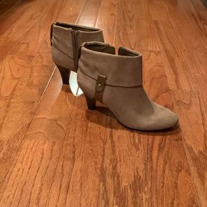 Women’s booties boots size 7